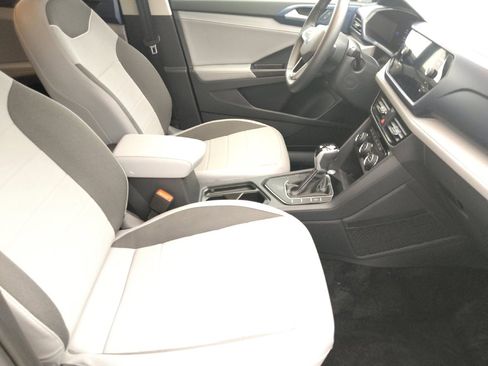 Used 2024 Volkswagen Taos SE image 21