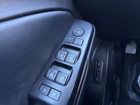 Used 2016 Chevrolet Suburban LT image 27