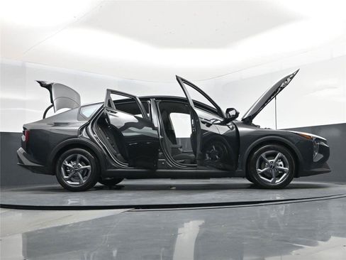 New 2025 Kia K4 LXS image 21