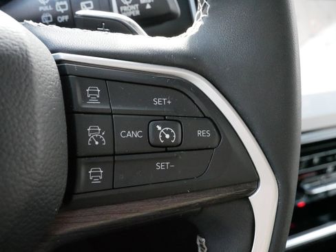 Used 2023 Jeep Grand Cherokee Limited w/ Luxury Tech Group II image 26