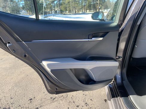 Used 2022 Toyota Camry SE image 12