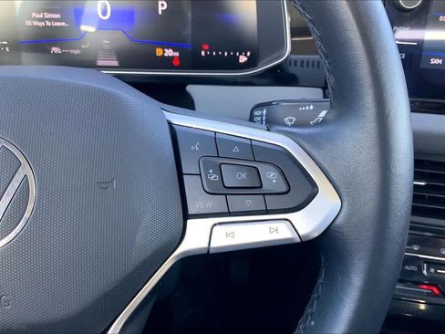 Used 2025 Volkswagen Jetta SE image 24