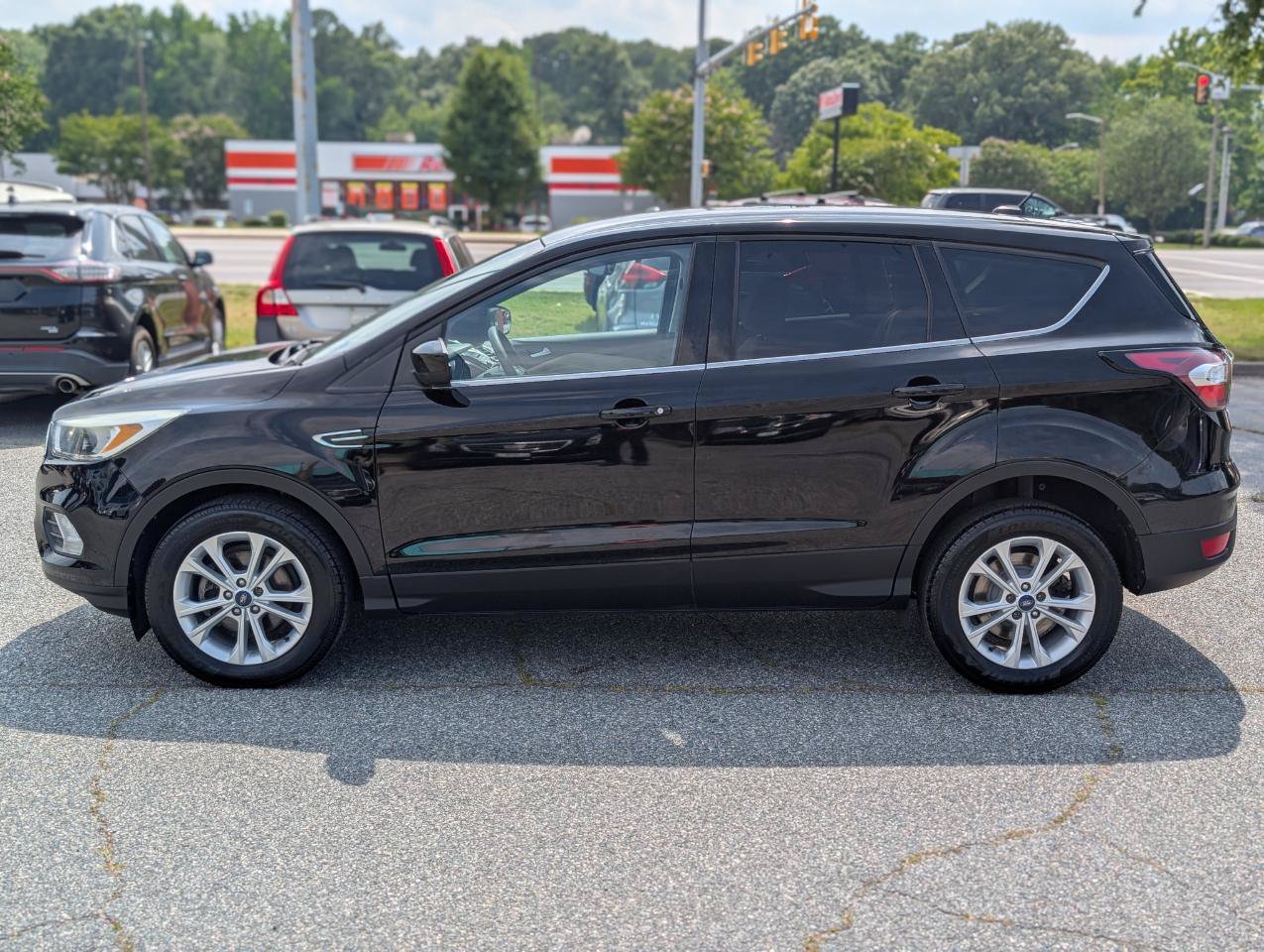 Used 2017 Ford Escape SE FWD image 3