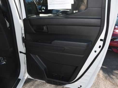 Certified 2025 Toyota Tacoma SR AWD/4WD image 18