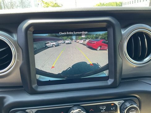 Used 2021 Jeep Wrangler Unlimited Sahara AWD/4WD image 30