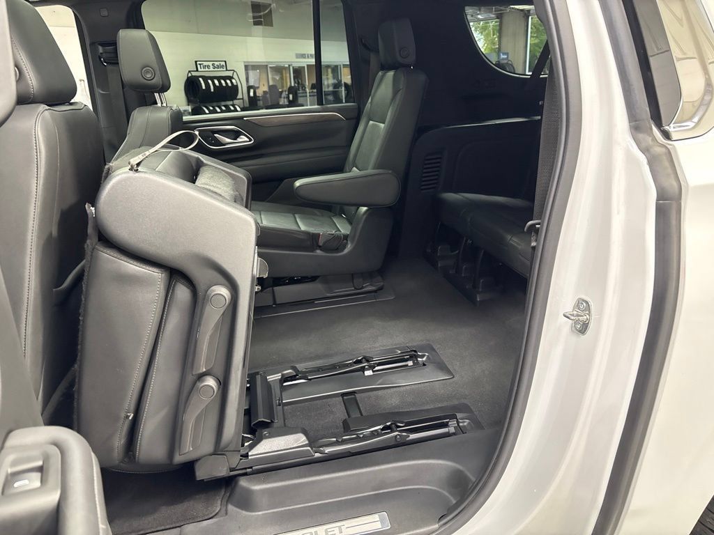 Used 2022 Chevrolet Suburban LT AWD/4WD image 41