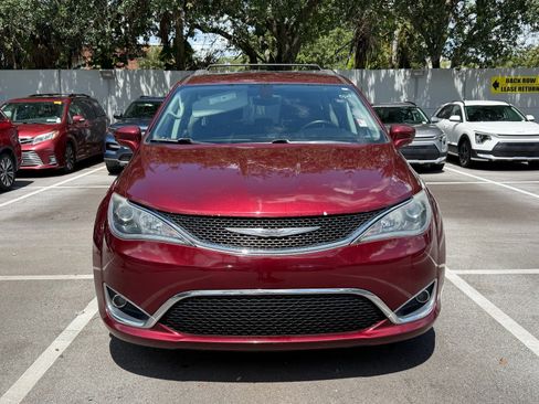 Used 2017 Chrysler Pacifica Touring-L w/ Tire & Wheel Group FWD image 2