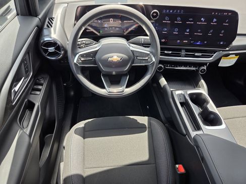 New 2026 Chevrolet Equinox EV LT w/ Midnight Package FWD image 9