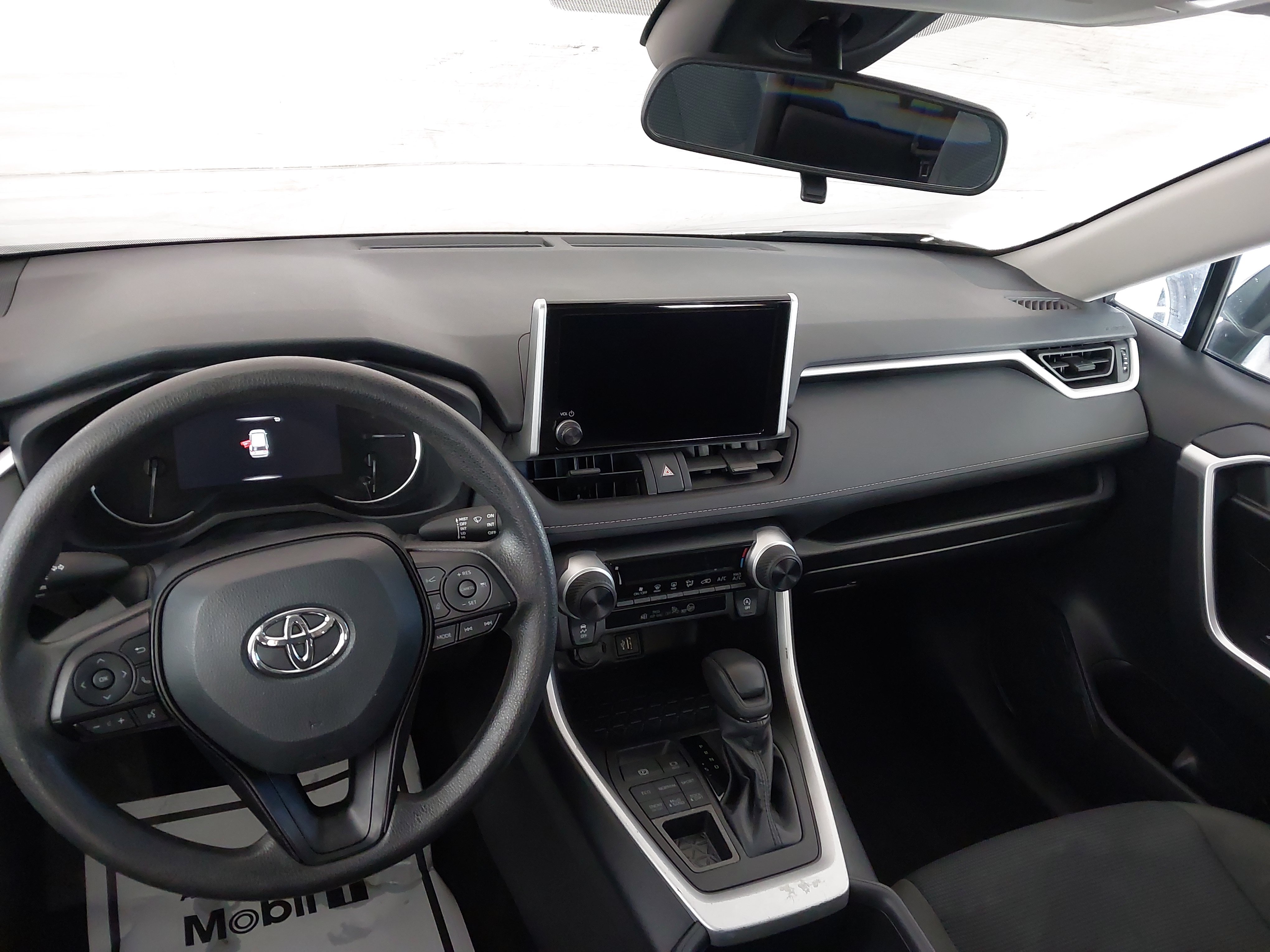 Used 2025 Toyota RAV4 LE AWD/4WD image 5
