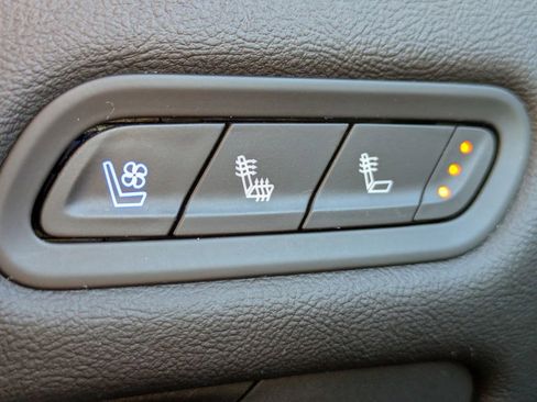 Used 2021 Cadillac Escalade ESV Premium Luxury w/ LPO, Radiant Package image 30