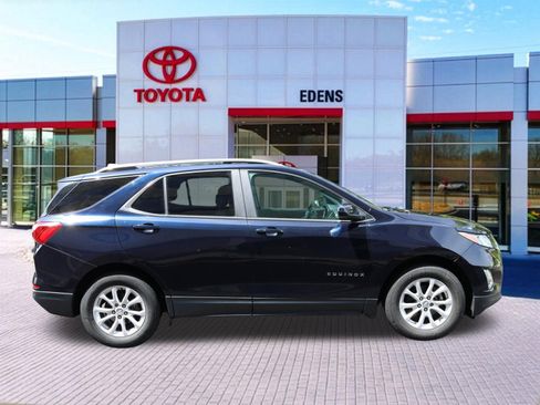 Used 2021 Chevrolet Equinox LT FWD image 2