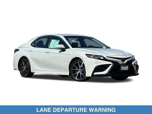 Used 2023 Toyota Camry SE FWD image 2