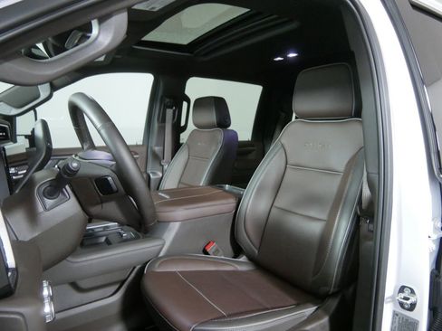 Used 2024 GMC Sierra 3500 Denali w/ Denali Reserve Package image 11