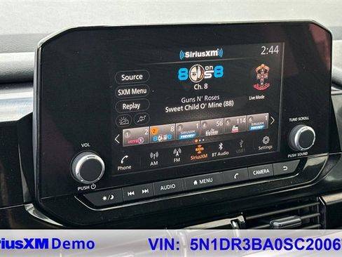 Used 2025 Nissan Pathfinder SV image 31