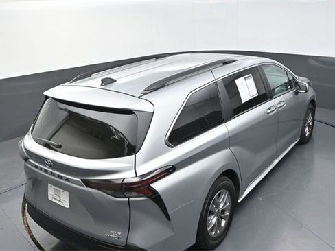 Used 2023 Toyota Sienna XLE image 15