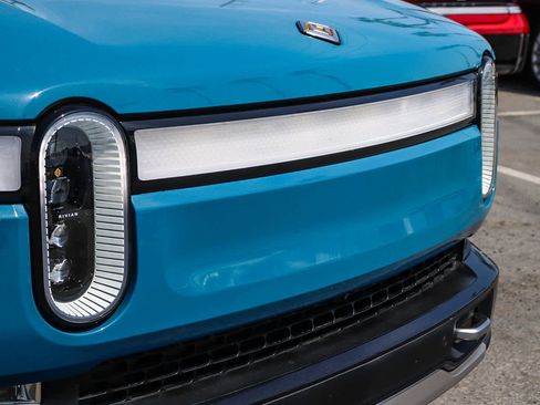 Used 2023 Rivian R1S Adventure image 5