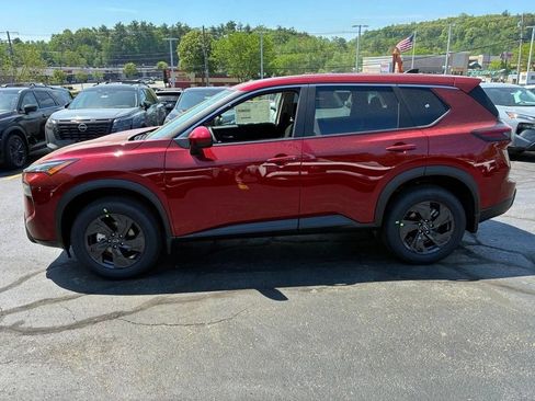 Used 2025 Nissan Rogue SV AWD/4WD image 2