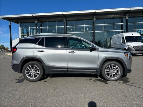 Used 2024 GMC Terrain SLT image 6