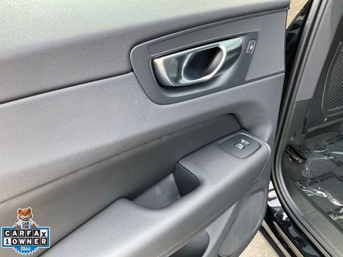Used 2025 Volvo XC60 B5 Plus image 33