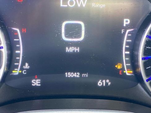 Used 2024 Chrysler Pacifica Touring-L AWD/4WD image 19