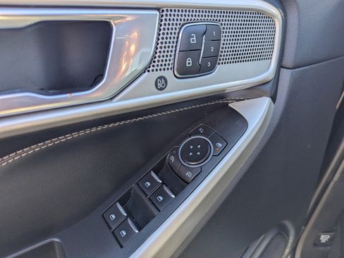 Used 2022 Ford Explorer Limited w/ Equipment Group 301A image 13