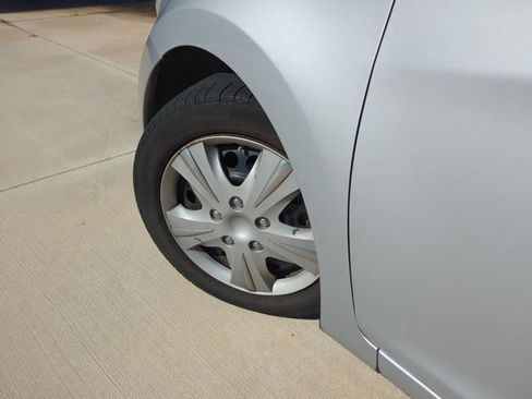 Used 2011 Hyundai Elantra GLS FWD image 7