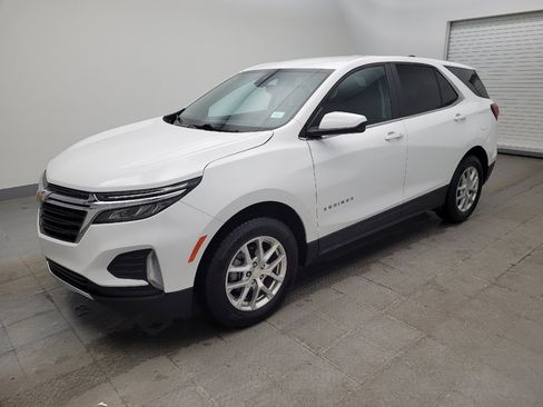 Used 2023 Chevrolet Equinox LT image 2