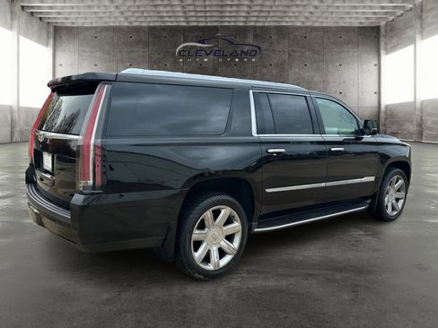 Used 2016 Cadillac Escalade ESV Luxury image 3