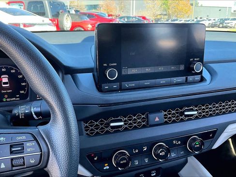 Used 2023 Honda Accord EX image 6