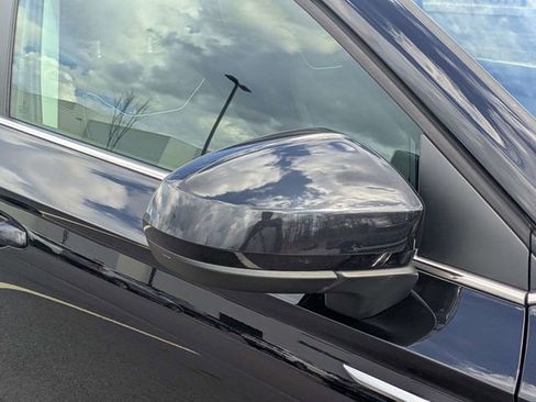 Used 2023 Volkswagen Taos SE w/ Black Wheel Package image 12