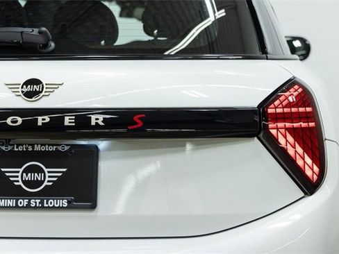 Certified 2025 MINI Cooper S image 11