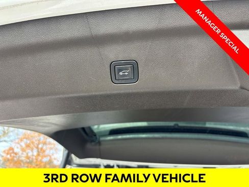 Used 2021 GMC Yukon SLT w/ SLT Premium Package image 14