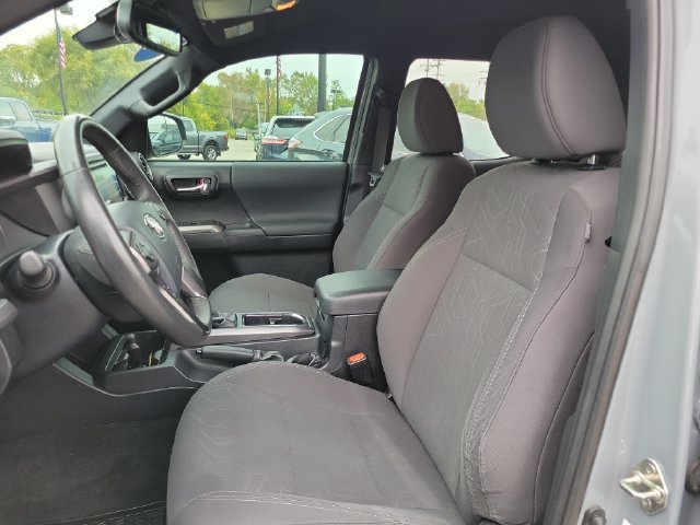 Used 2018 Toyota Tacoma TRD Sport AWD/4WD image 9