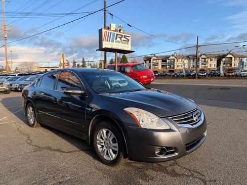 Used 2010 Nissan Altima 2.5 S w/ Premium Audio Pkg FWD image 7
