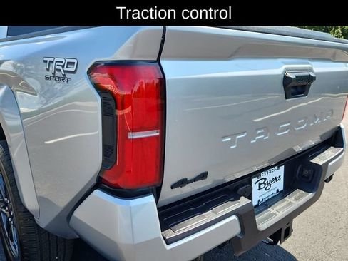 Used 2025 Toyota Tacoma TRD Sport AWD/4WD image 15