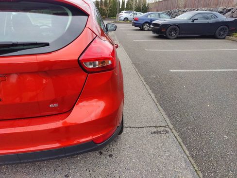 Used 2018 Ford Focus SE FWD image 11