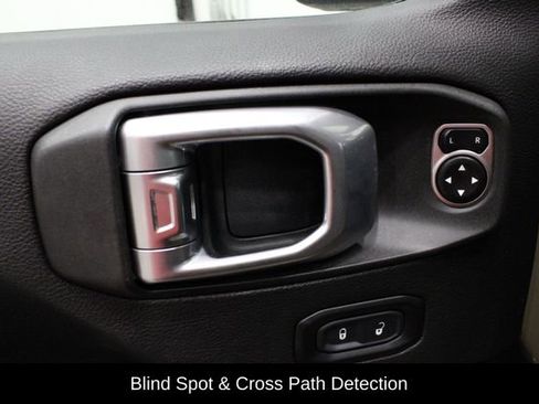 Used 2020 Jeep Gladiator Overland image 18