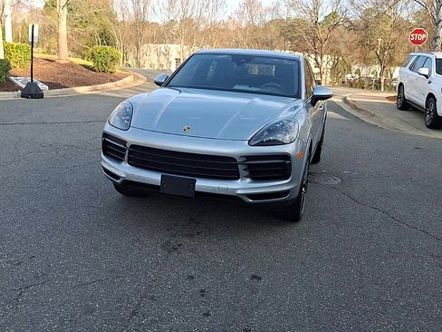 Used 2020 Porsche Cayenne S image 3