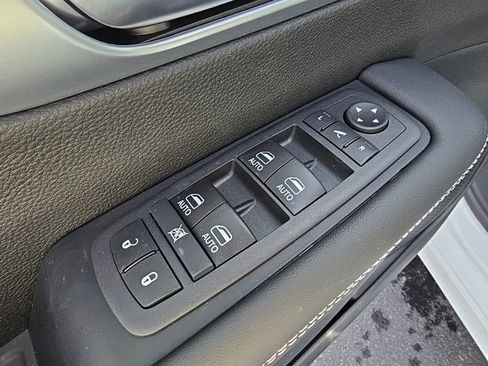 New 2026 Chrysler Pacifica Limited w/ S Appearance Package image 9