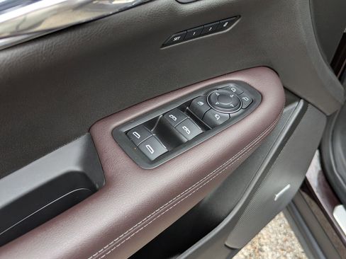 Used 2020 Cadillac XT6 Premium Luxury image 31