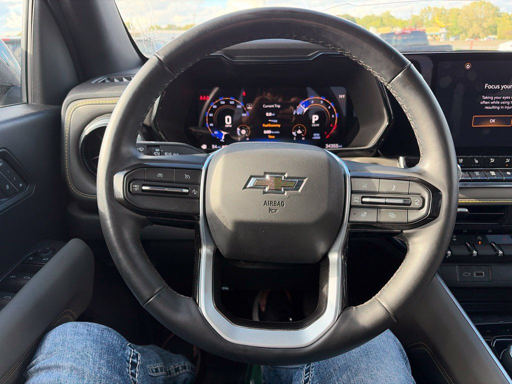 Used 2025 Chevrolet Colorado ZR2 w/ Technology Package AWD/4WD image 8