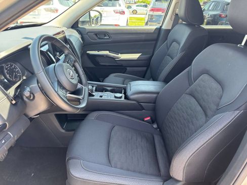 Used 2025 Nissan Pathfinder SV AWD/4WD image 29