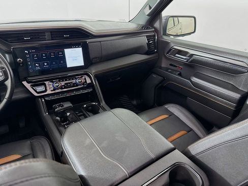Used 2024 GMC Sierra 1500 AT4 w/ Technology Package AWD/4WD image 28