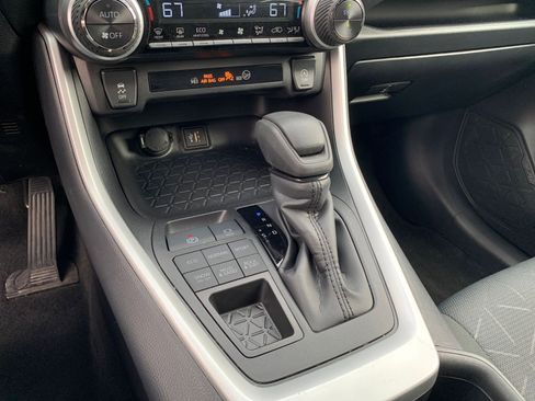 Used 2025 Toyota RAV4 XLE image 41