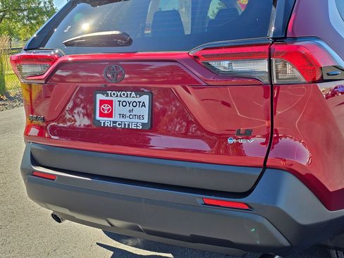 Used 2025 Toyota RAV4 LE AWD/4WD image 13