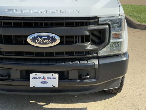 Used 2022 Ford F250 XL w/ Power Equipment Group RWD image 9