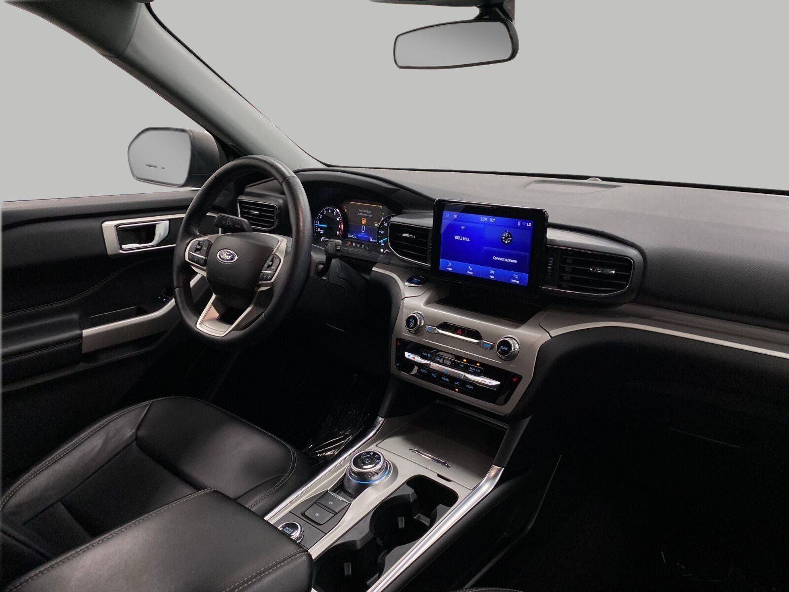Used 2023 Ford Explorer XLT w/ Equipment Group 202A AWD/4WD image 19