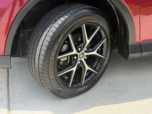 Used 2018 Toyota RAV4 SE AWD/4WD image 20