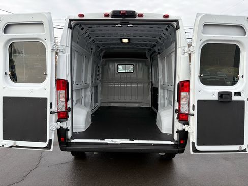 Used 2024 RAM ProMaster 2500 w/ Quick Order Package 22G SLT image 27