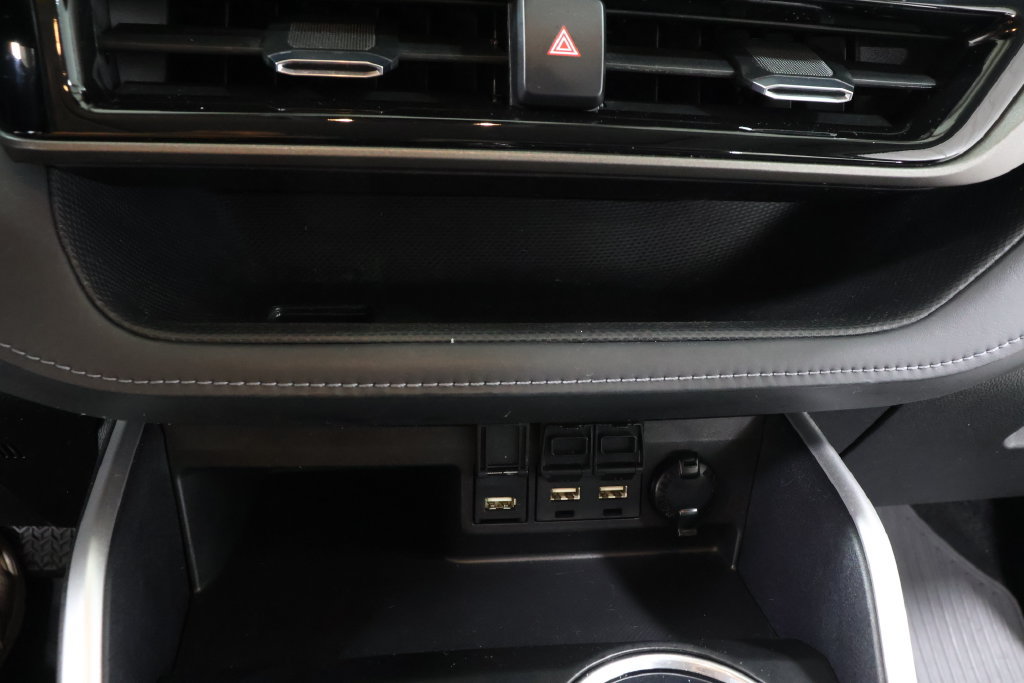 Used 2021 Toyota Highlander XLE AWD/4WD image 9